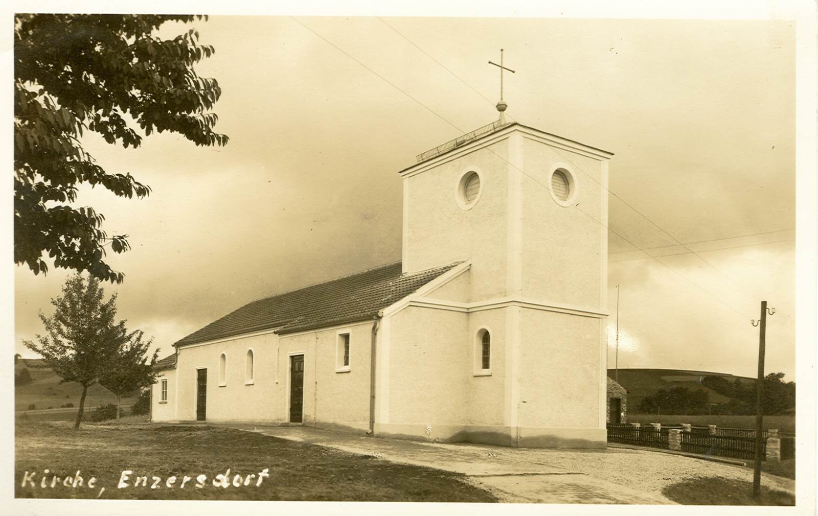 Die Herz Jesu Kirche in Enzersdorf.